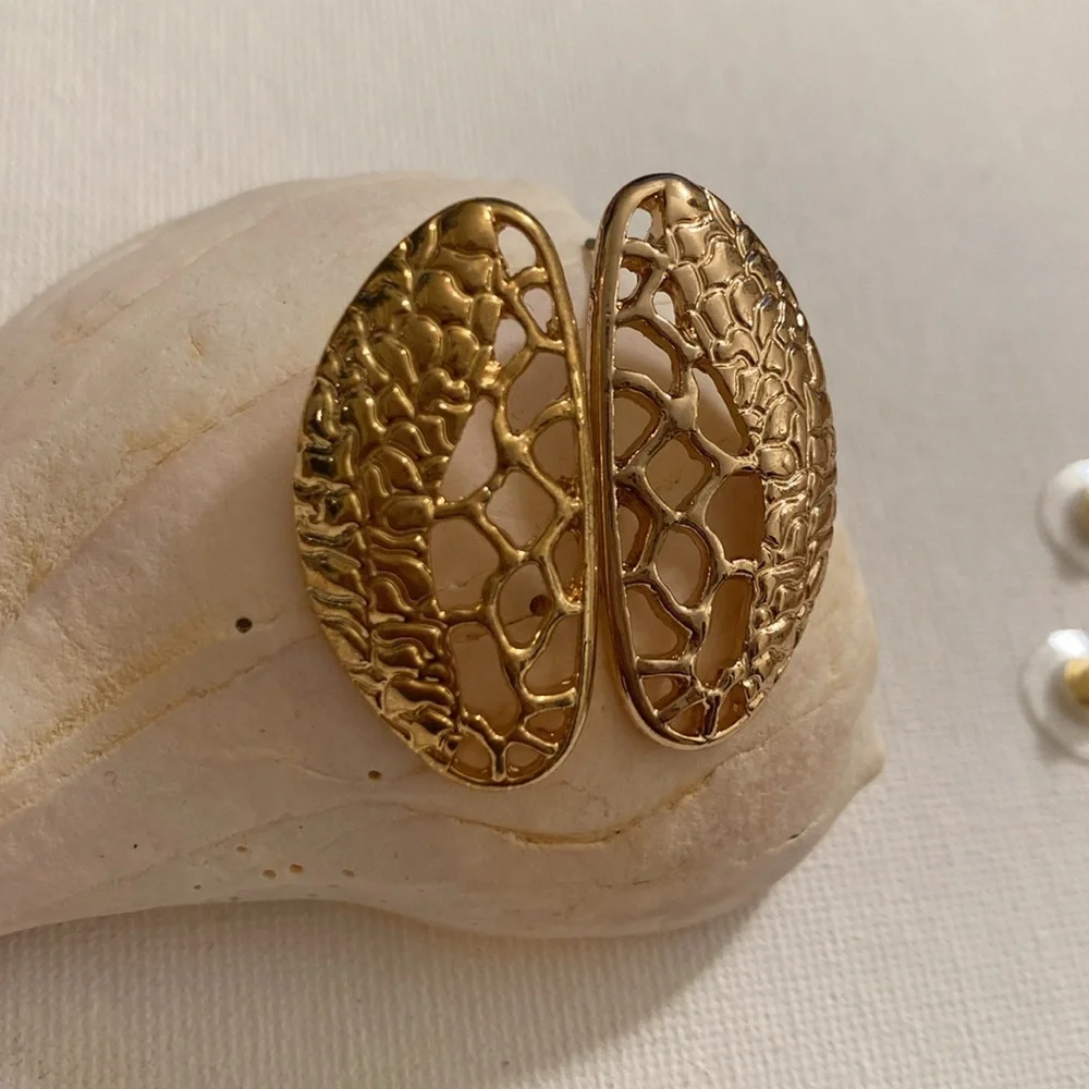 Lisa Freede Gold Textured Earrings - Picture 2 of 3